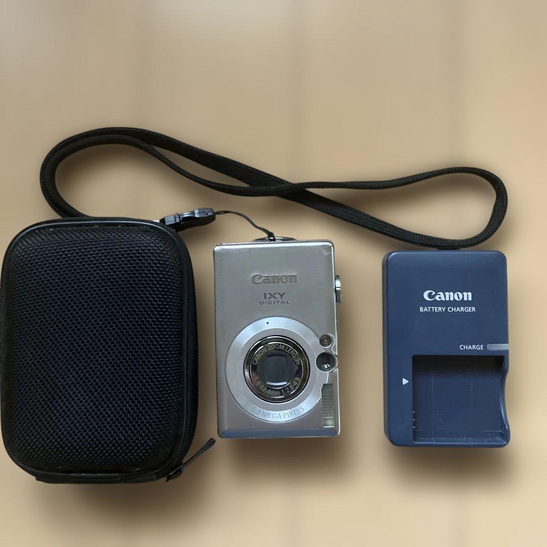 Canon IXY DIGITAL 70 本体 + バッテリー + ケース