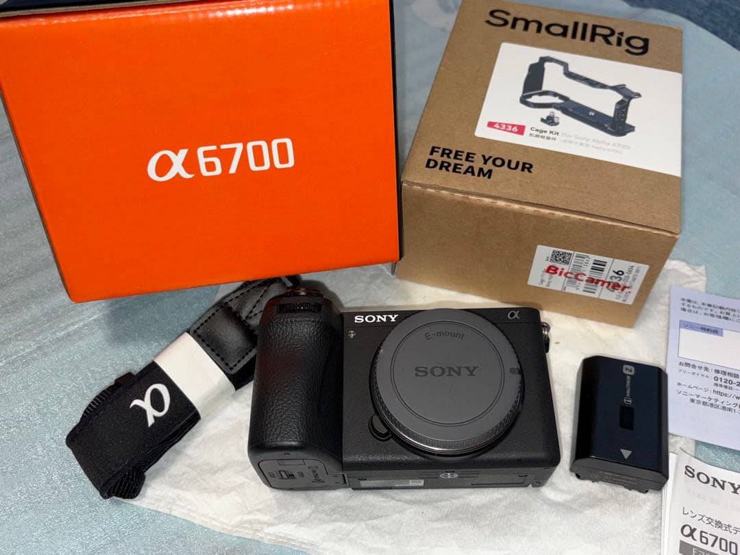 “値下げ“SONY α6700ミラーレス一眼カメラ（ILCE-6700)+おまけ