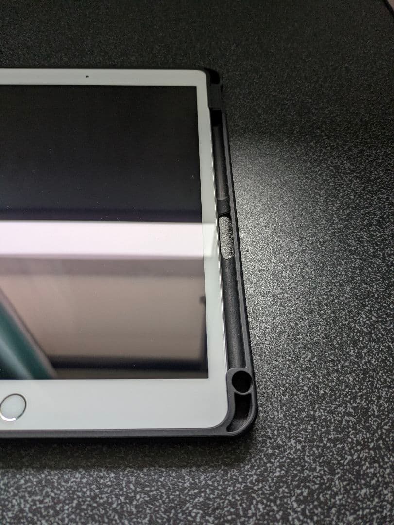 L*a様 iPad 第7世代 32GB Wi-Fiモデル・動作良好・ スタンド機