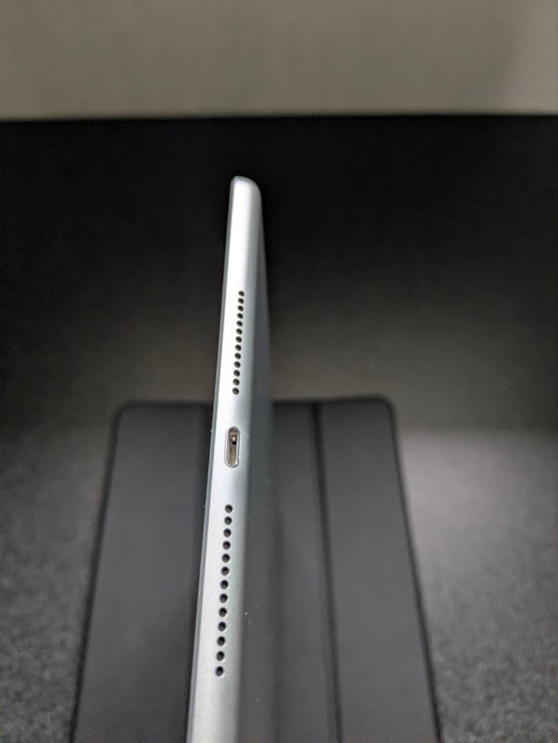 L*a様 iPad 第7世代 32GB Wi-Fiモデル・動作良好・ スタンド機