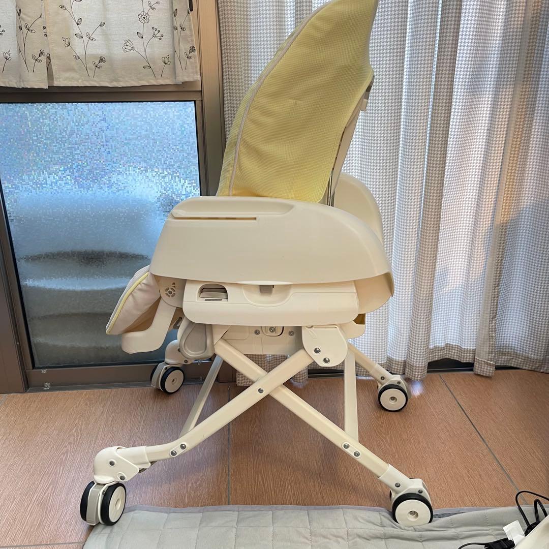 綺麗！コンビ　ネムリラ　オートスウィング　電動　ハイローチェア