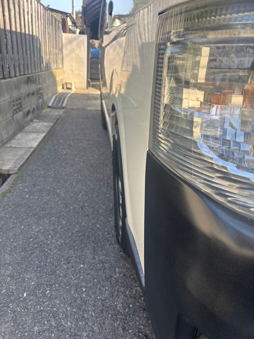 ハイエース16インチ215/65ホワイトレター