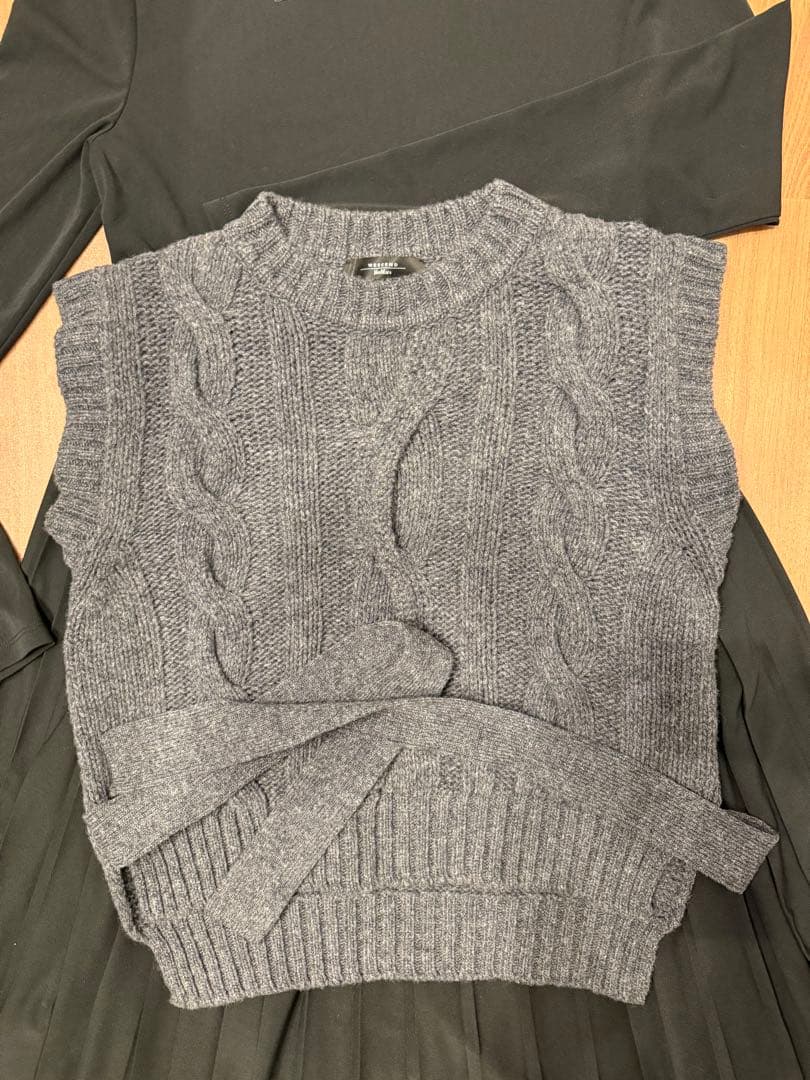 【はちだい様用】ウィークエンドマックスマーラ ニットジレ x ジャージードレス