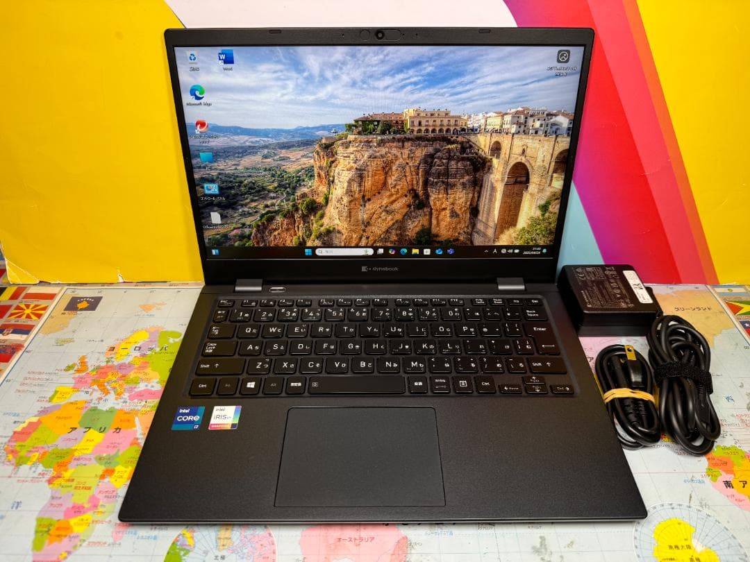 極美品 第11世代i7・16GB 東芝 G83/HS Office2024