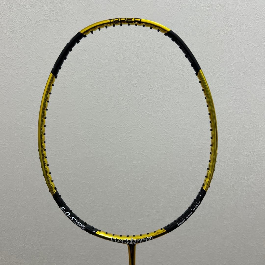 ブラックナイトTAPER 40 バドミントンラケット