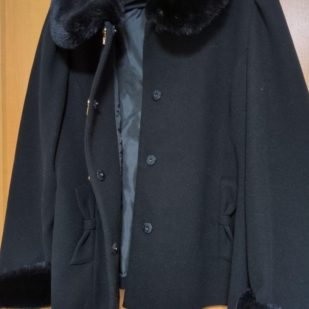 ファー付き黒コ一ト