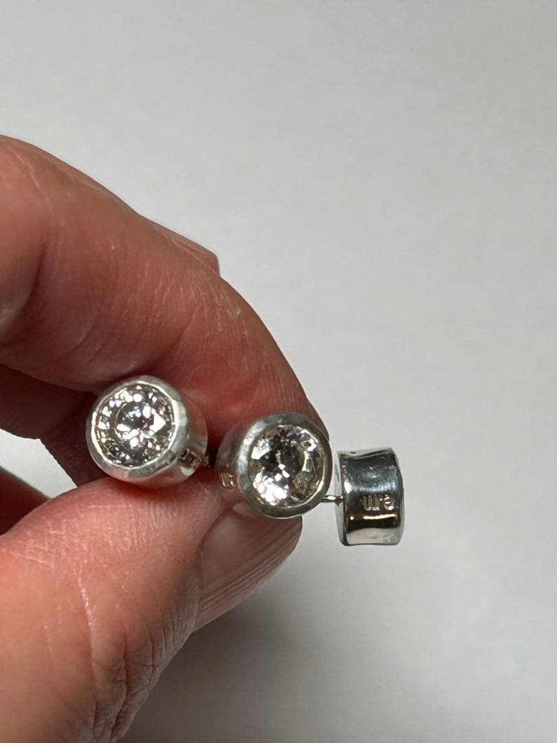 e.mキュービック ジルコニア シルバーピアス(片耳用)