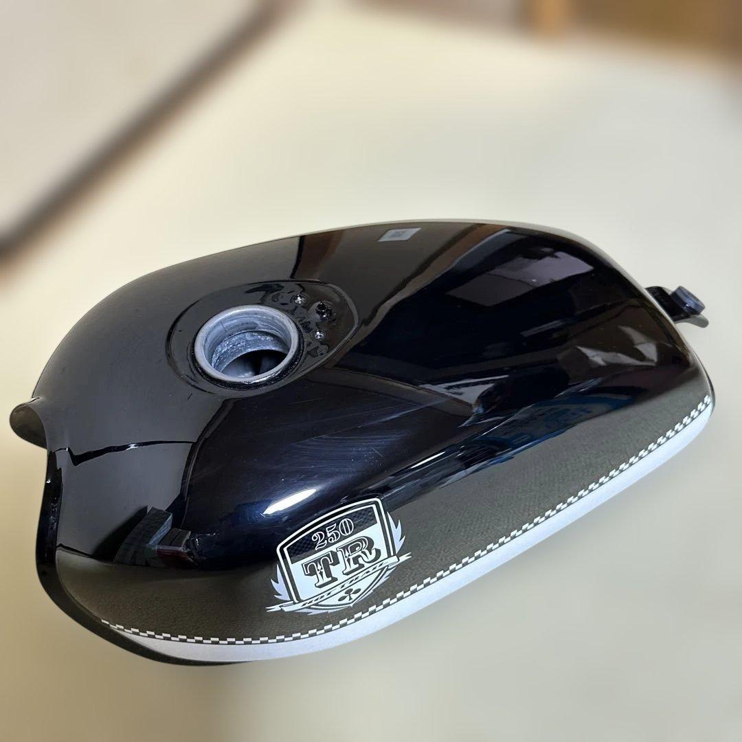 250TR FI 純正タンク 黒