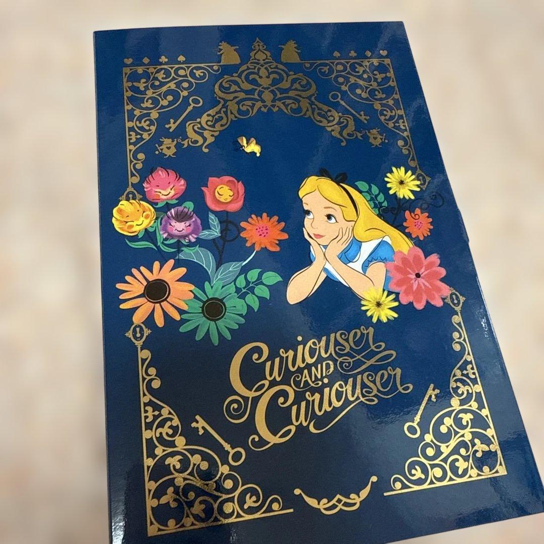 マリークヮント　不思議の国のアリス　コラボ　アイシャドウ リップ ポーチ