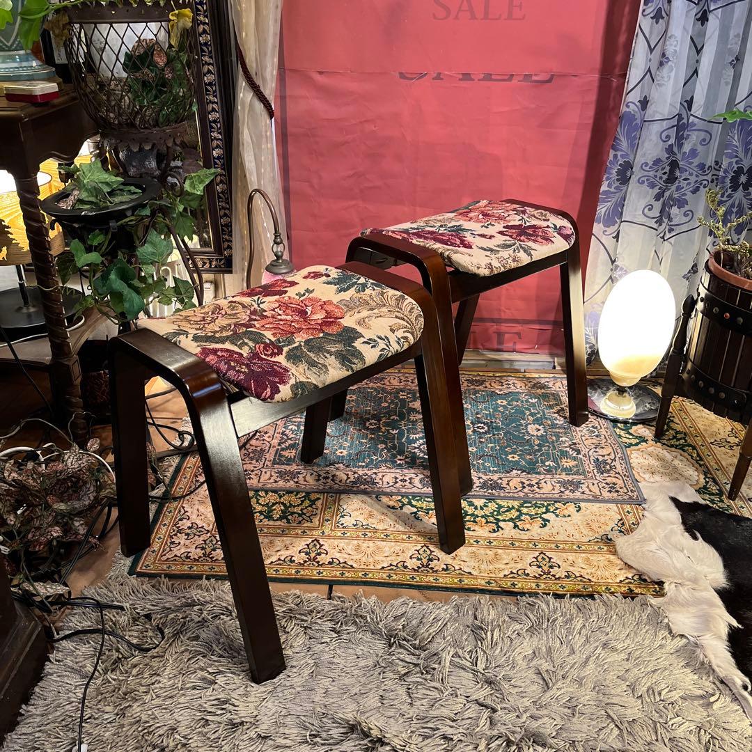 ２脚セット　美品　クラッシックファブリック　エレガントスツール