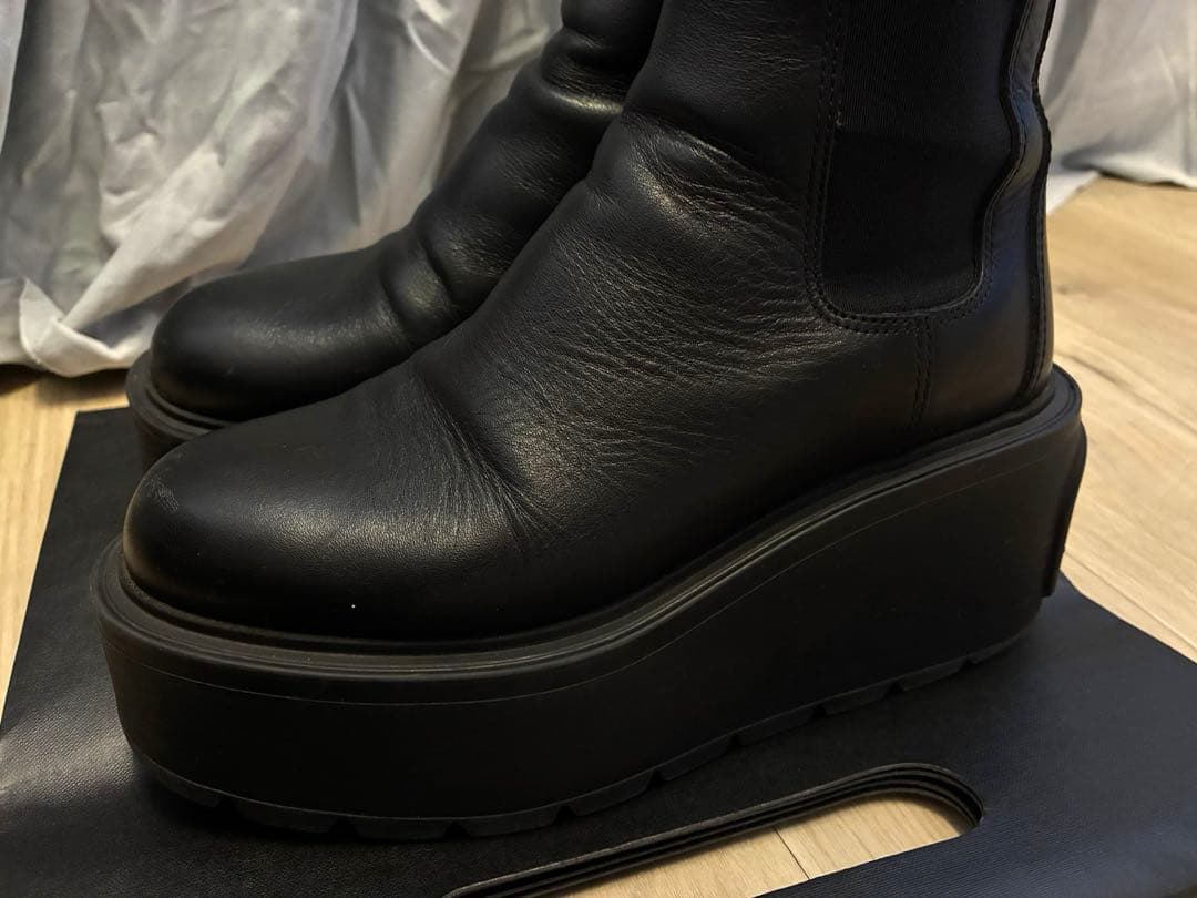 Valentino ユニークフォーム カーフスキン アンクルブーツ 35