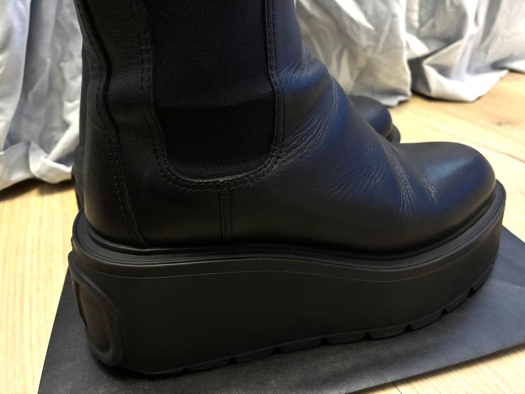 Valentino ユニークフォーム カーフスキン アンクルブーツ 35