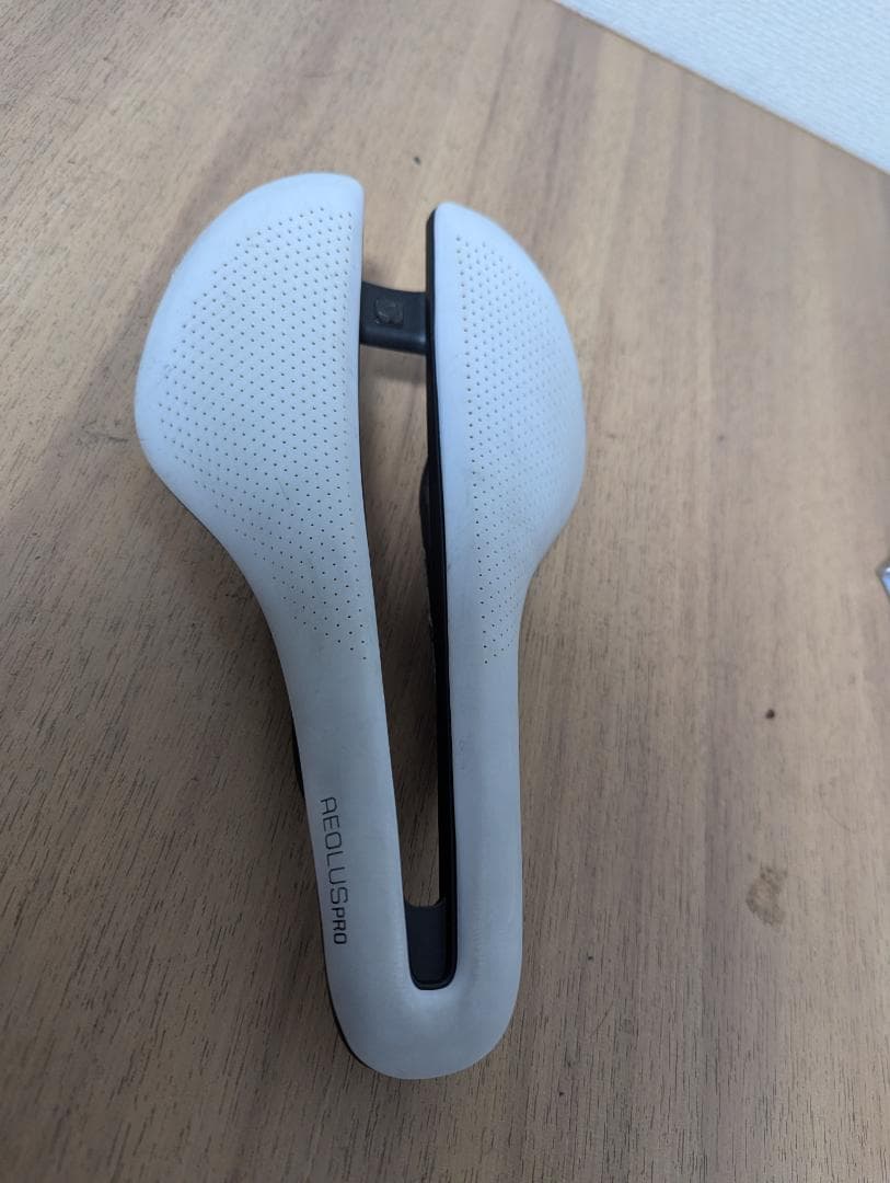 チ*ス様 300円スタート売切り　ボントレガーサドル　AEOLUS PROカーボ