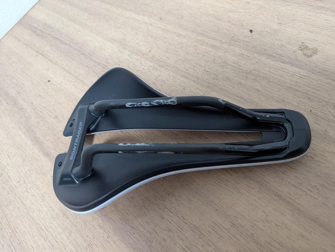 チ*ス様 300円スタート売切り　ボントレガーサドル　AEOLUS PROカーボ