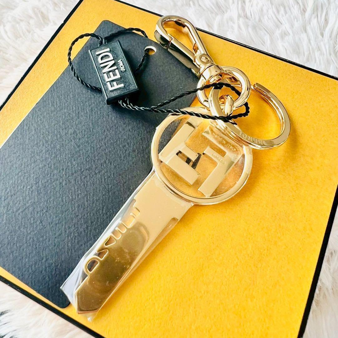 未使用級✨フェンディ　キーホルダー　FFロゴ　鍵　キー　サークル　ラインストーン