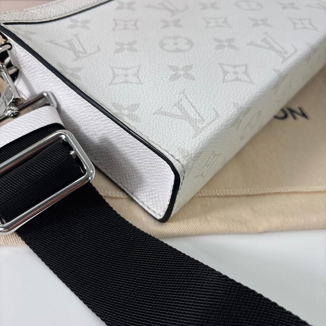 未使用/IC ルイヴィトン M30935 タイガラマ ガストン ショルダーバッグ