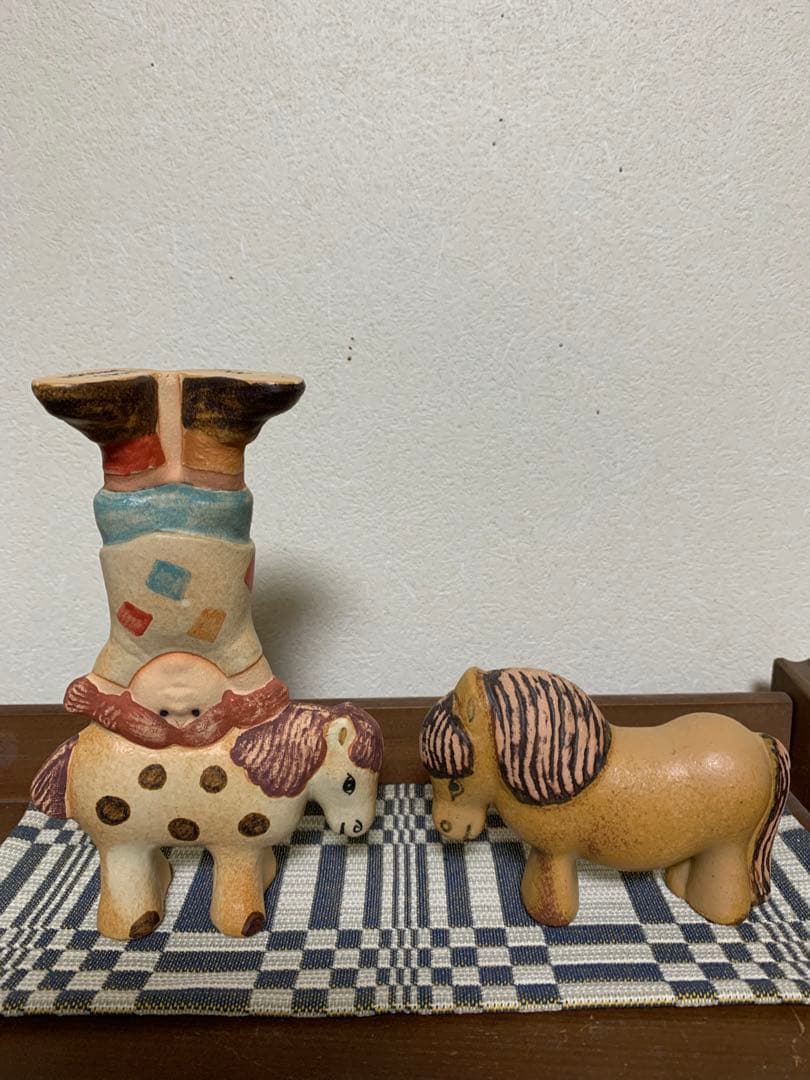 リサラーソン Pippi with horse ウマを持ち上げるピッピ　馬ポニー