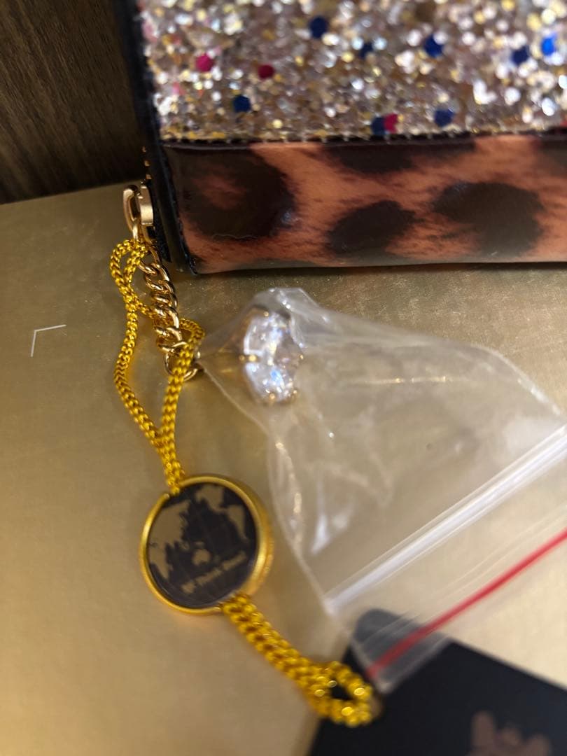 Think Bee!☆新品タグ付き ヒョウ柄 グリッターラウンドファスナー長財布