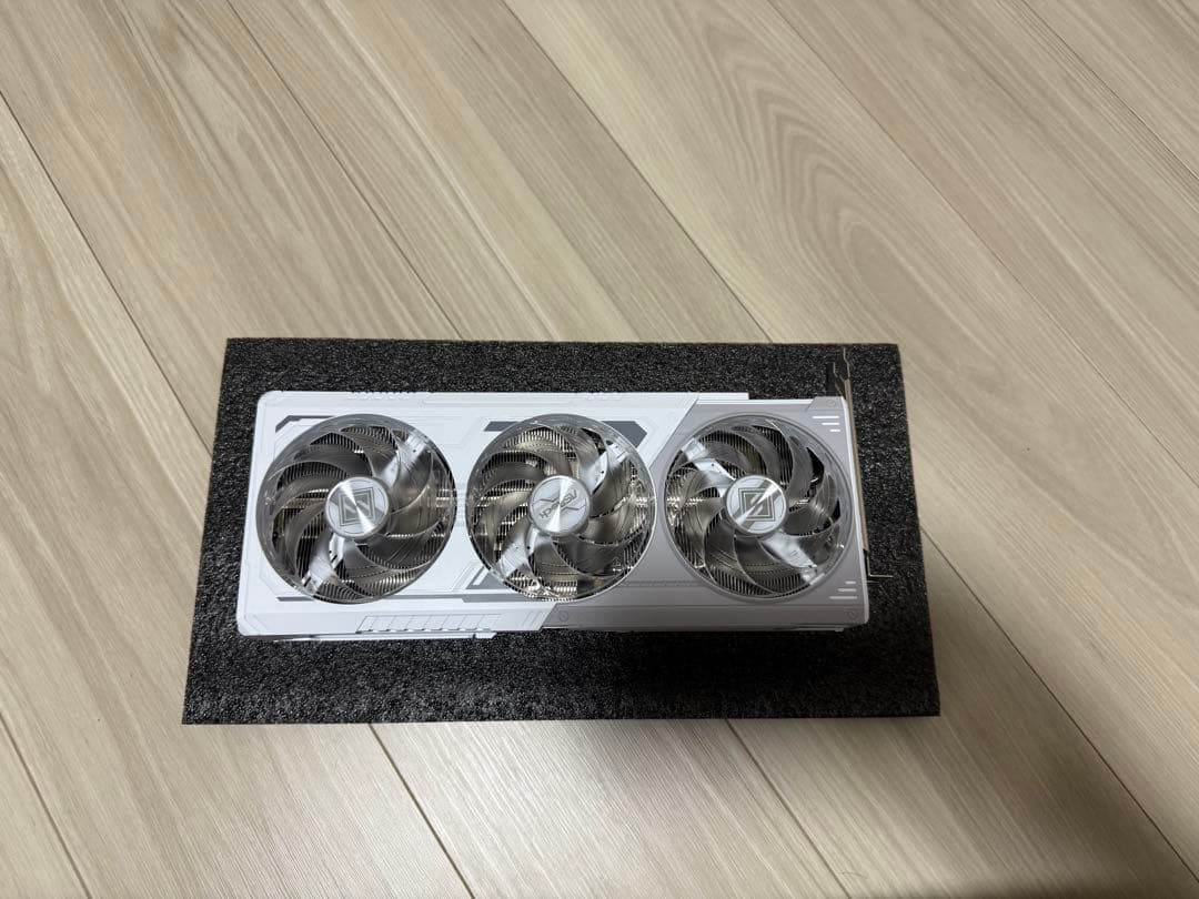 グラフィックボード・グラボ・ビデオカード ASRock Radeon RX 9060 XT 8GB