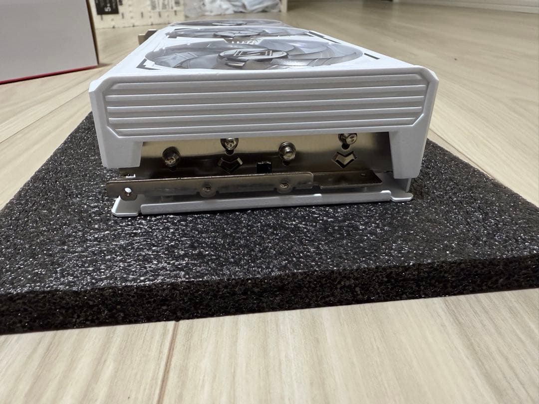 グラフィックボード・グラボ・ビデオカード ASRock Radeon RX 9060 XT 8GB