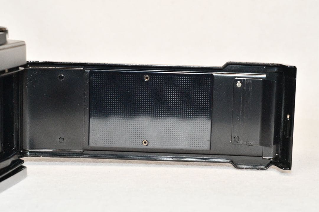 《動作品》OLYMPUS OM-1+中望遠ズームレンズ付きa404