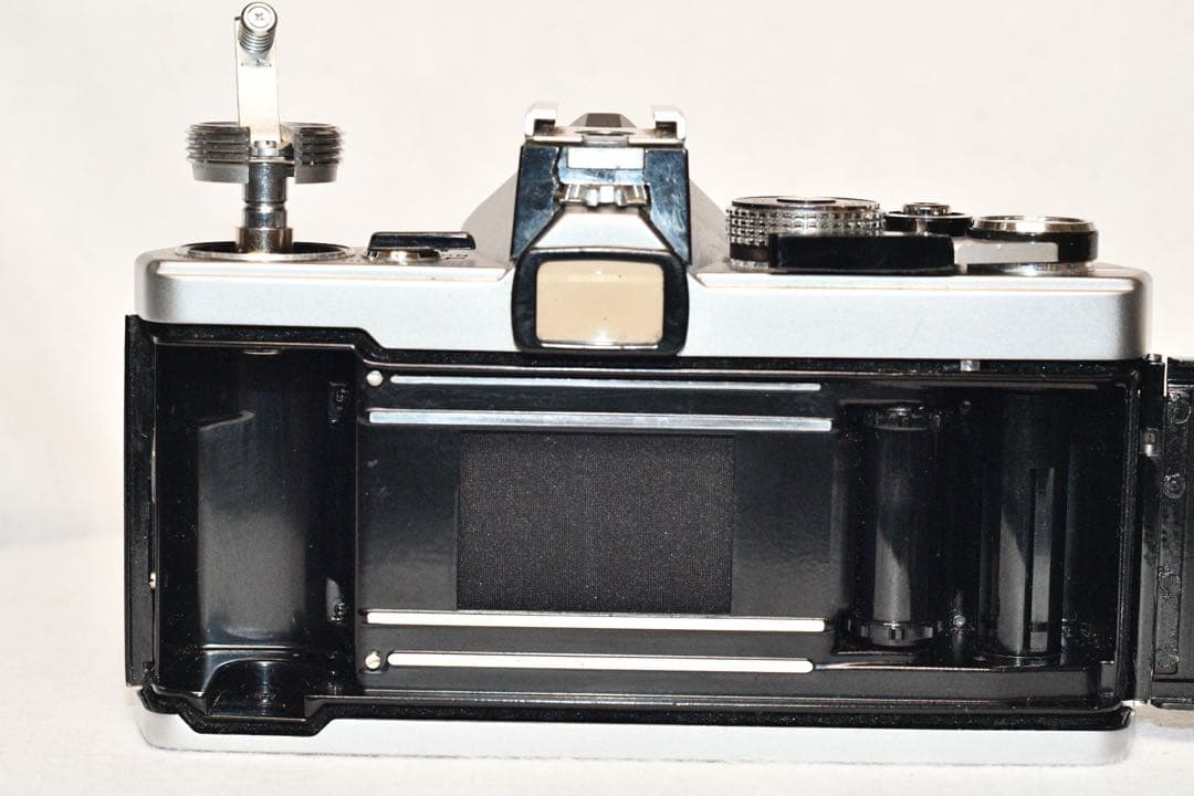 《動作品》OLYMPUS OM-1+中望遠ズームレンズ付きa404