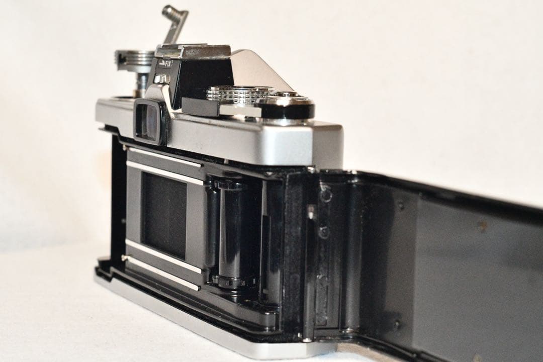 《動作品》OLYMPUS OM-1+中望遠ズームレンズ付きa404