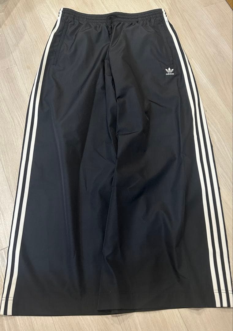 adidasファイヤーバード オーバーサイズド トラックパンツ