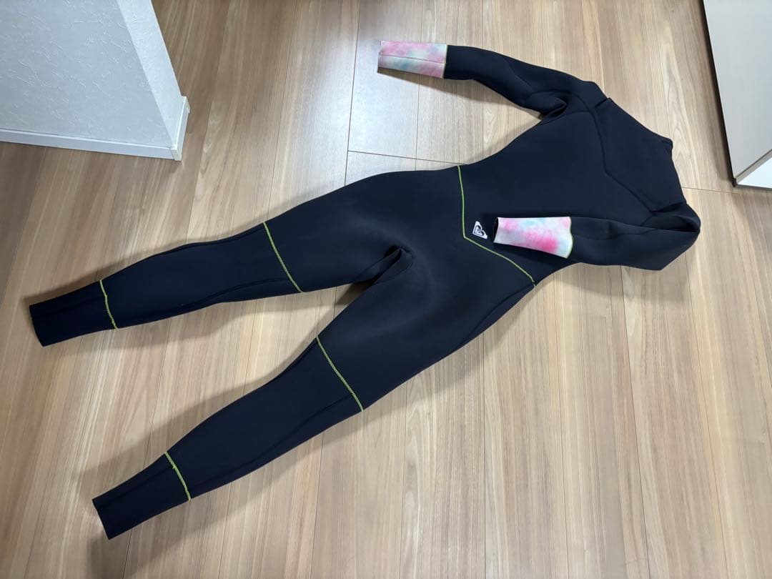 ★購入10万・美品★お洒落　可愛い　ロキシー　フルスーツ　ウエットスーツ