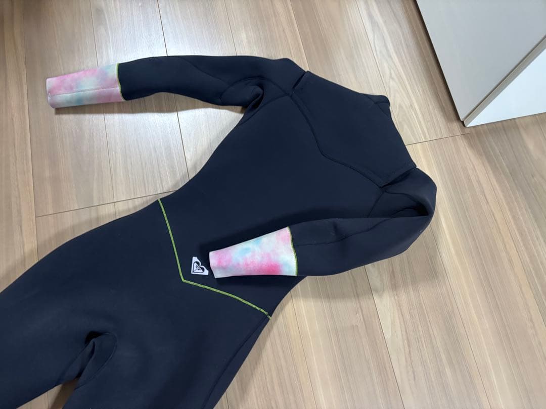 ★購入10万・美品★お洒落　可愛い　ロキシー　フルスーツ　ウエットスーツ