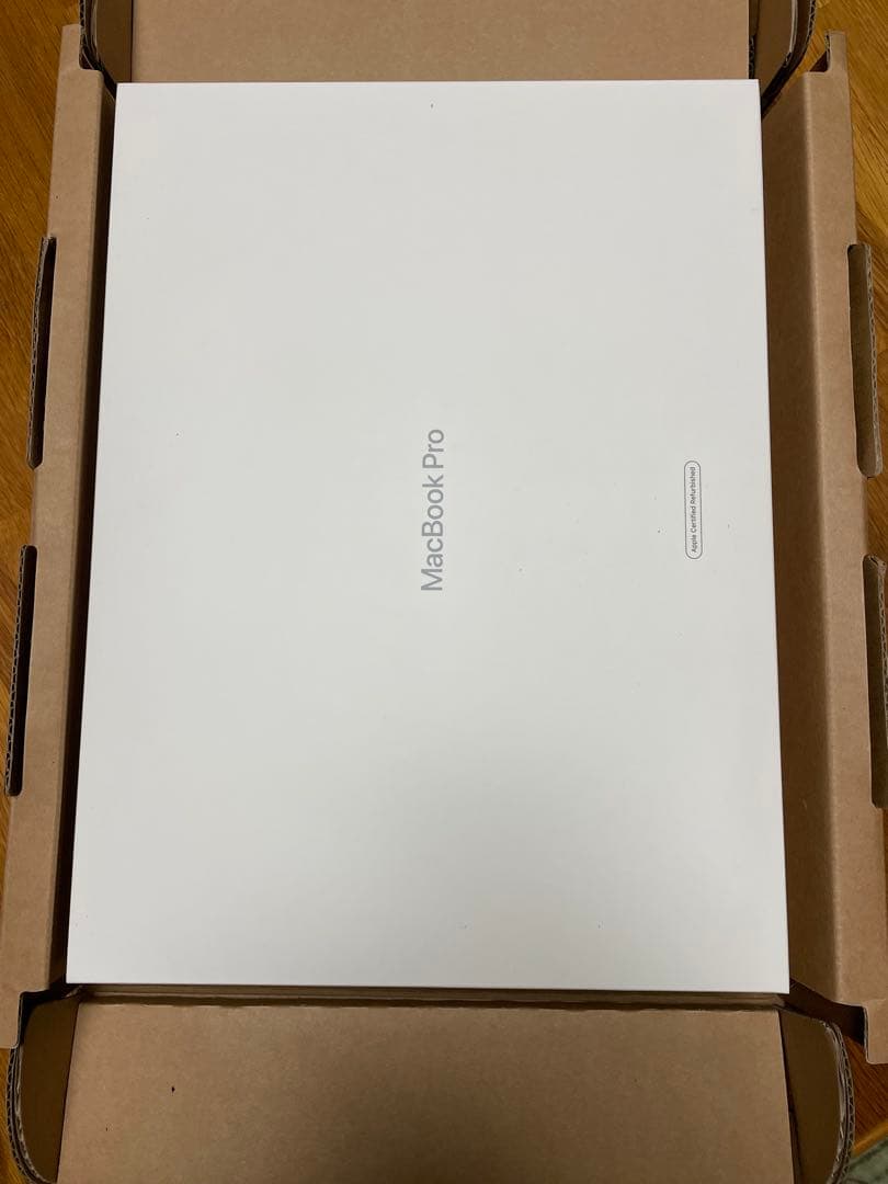 新品同様AppleM1 MacBook Pro シルバー　ストレージ512GB