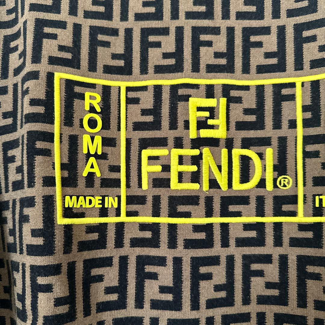 FENDI ロゴ入りブラウンニットセーター