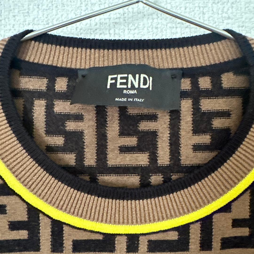 FENDI ロゴ入りブラウンニットセーター
