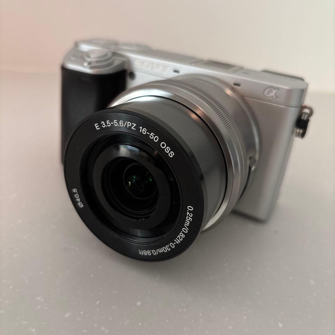 ★Sony a6400 ダブルズームレンズキット　ミラーレス　一眼　4Kシルバー