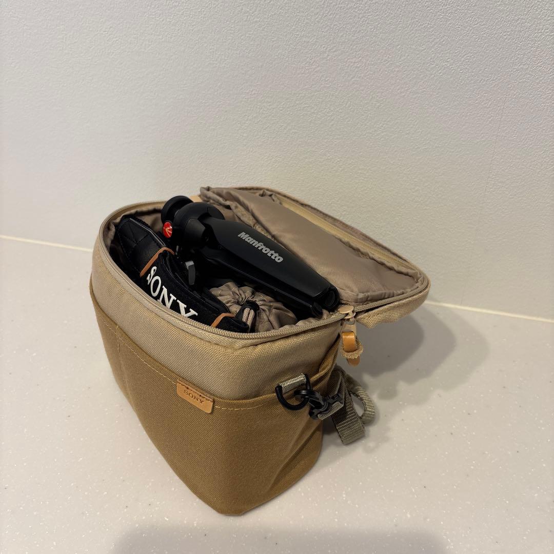 ★Sony a6400 ダブルズームレンズキット　ミラーレス　一眼　4Kシルバー