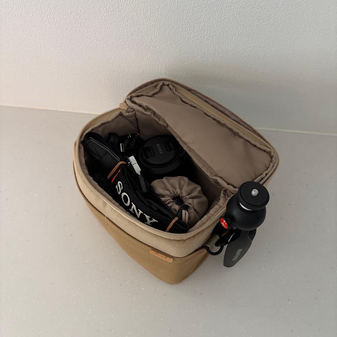 ★Sony a6400 ダブルズームレンズキット　ミラーレス　一眼　4Kシルバー