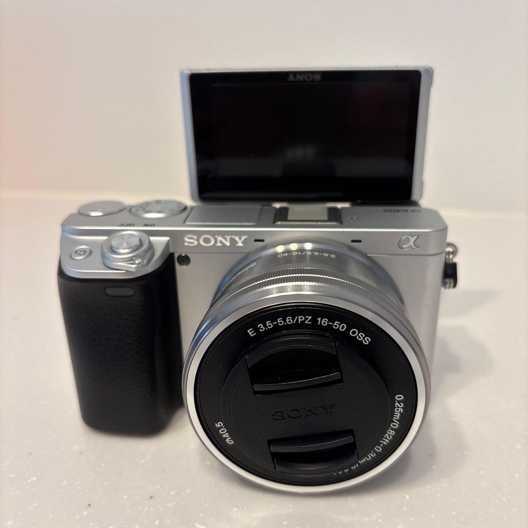 ★Sony a6400 ダブルズームレンズキット　ミラーレス　一眼　4Kシルバー