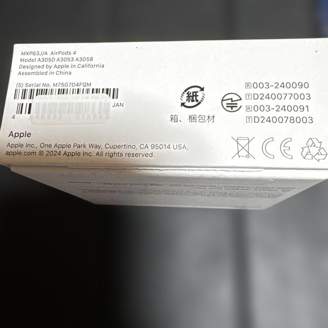 レ*ザ様 AirPods 4 本体 USB-C充電ケース付き