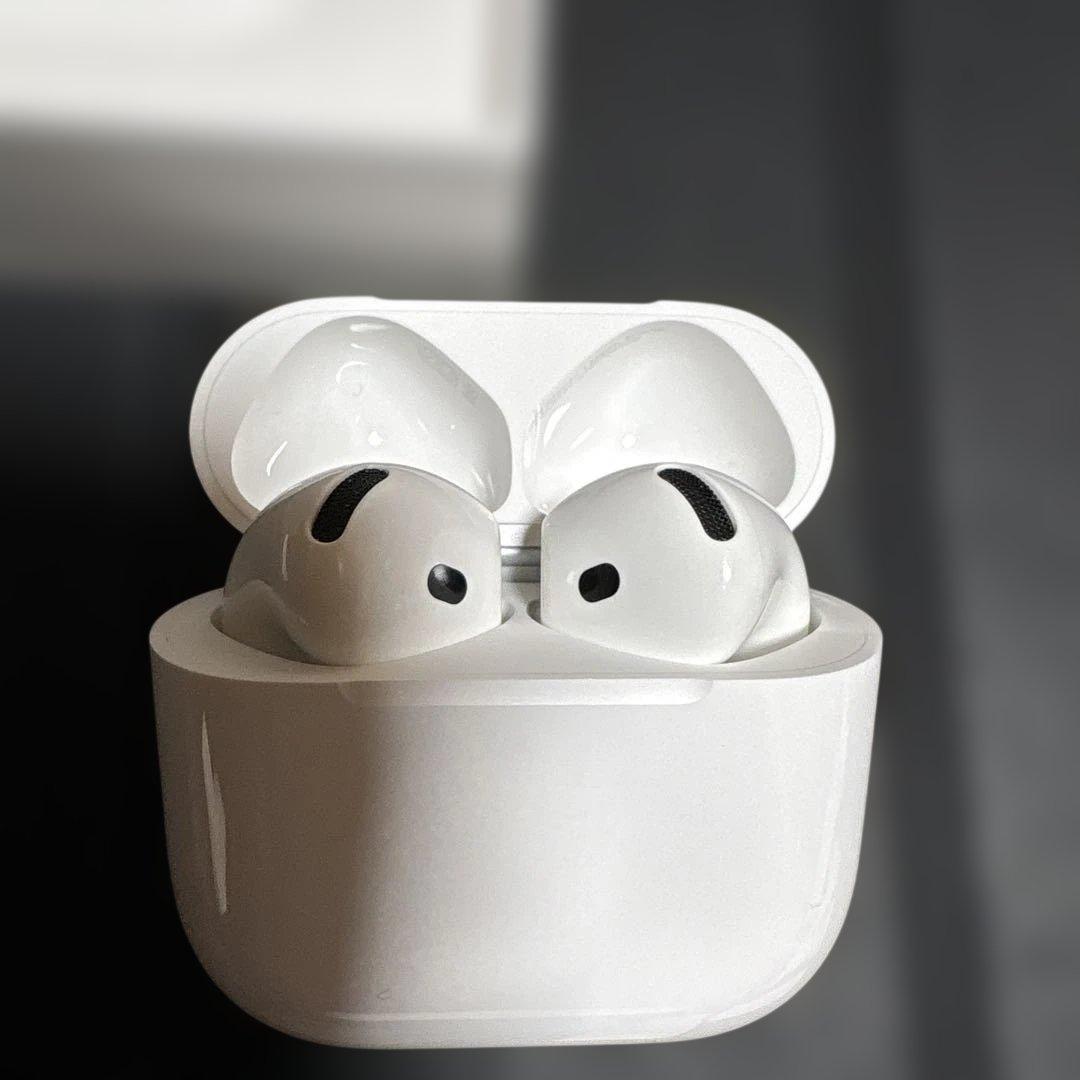 レ*ザ様 AirPods 4 本体 USB-C充電ケース付き