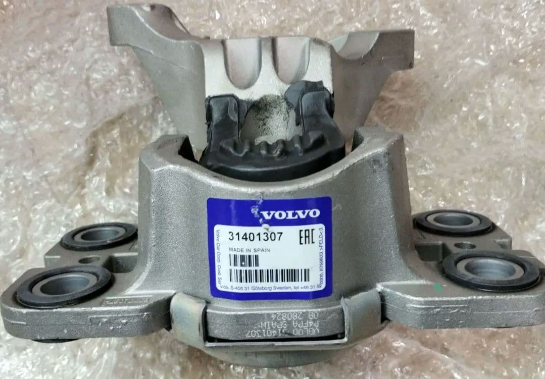 新品未使用　VOLVO純正 エンジンマウント 31401307