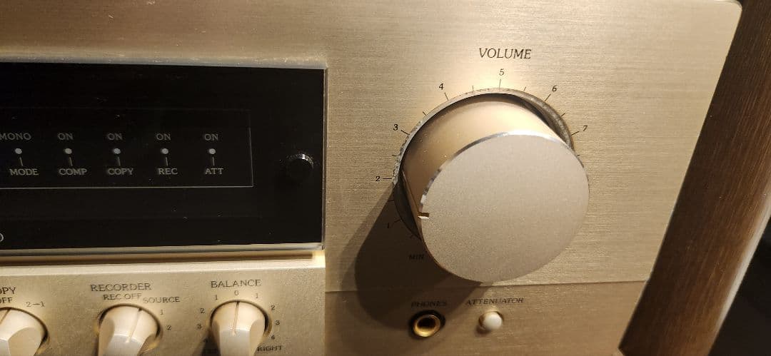 Accuphase ステレオコントロールセンター C-2000