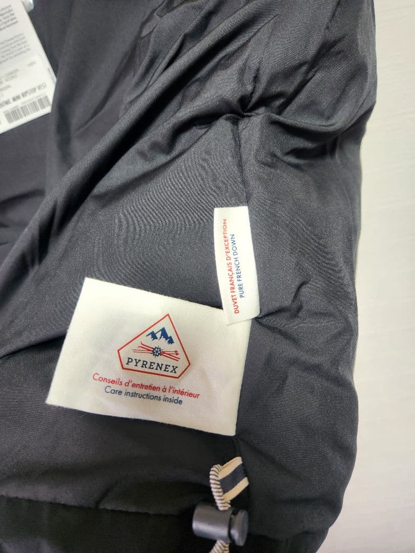 PYRENEX ブラックダウンベスト フード付き