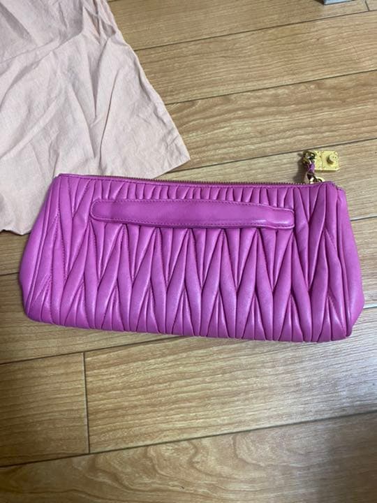 miumiu ポーチ　マトラッセ　ピンク　クラッチバッグ