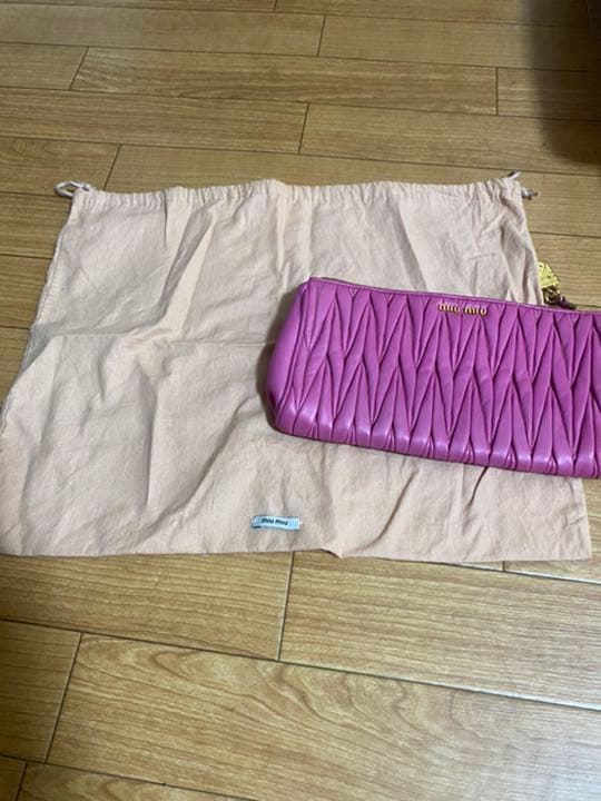 miumiu ポーチ　マトラッセ　ピンク　クラッチバッグ