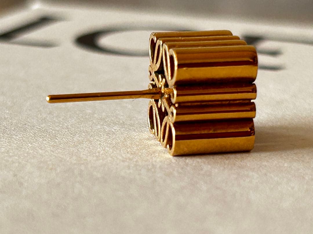 かか★LOEWE スタッドピアス 片方のみ キャッチなし★ロエベ