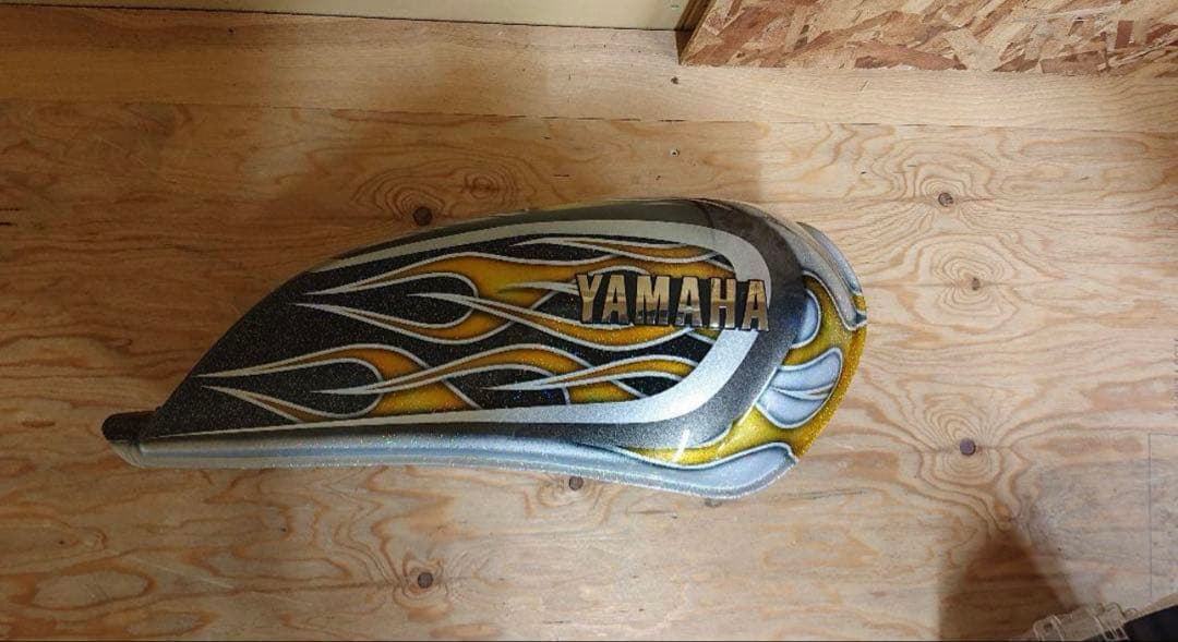 YAMAHA xj400 外装７点フルセット　業者塗装後未使用品　保管傷多少あり