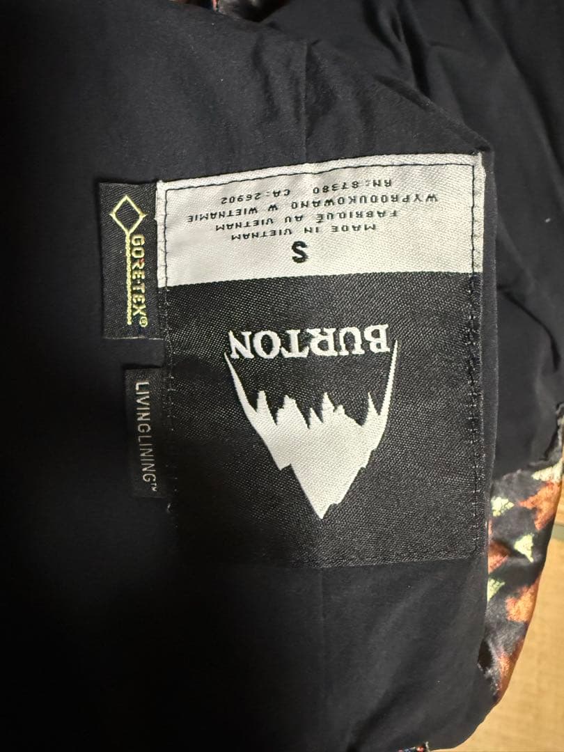 美品バートン　GORETEX スノーボードビブパンツ　女性用