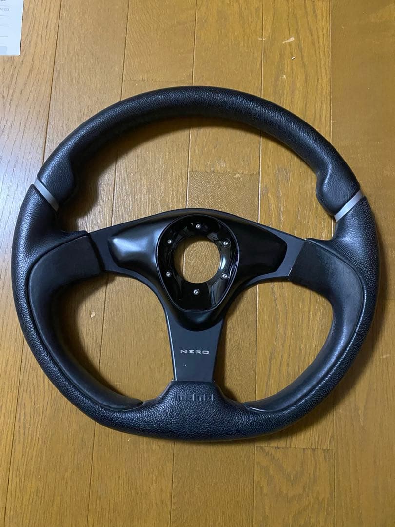 MOMO ステアリング NERO