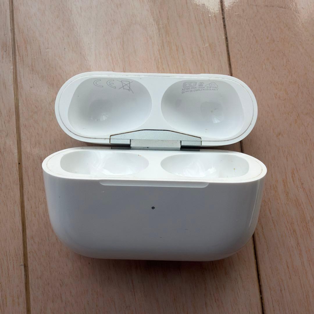Apple AirPods pro 第一世代　Lightning充電