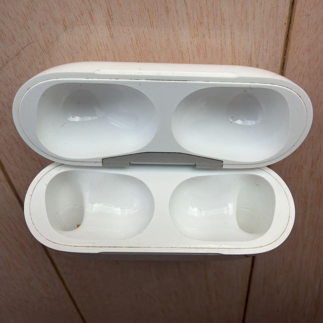 Apple AirPods pro 第一世代　Lightning充電